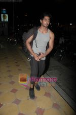 Pratiek babbar snapped getting out of Golds Gym in Bandra, Mumbai on 8th April 2011 (2).JPG
